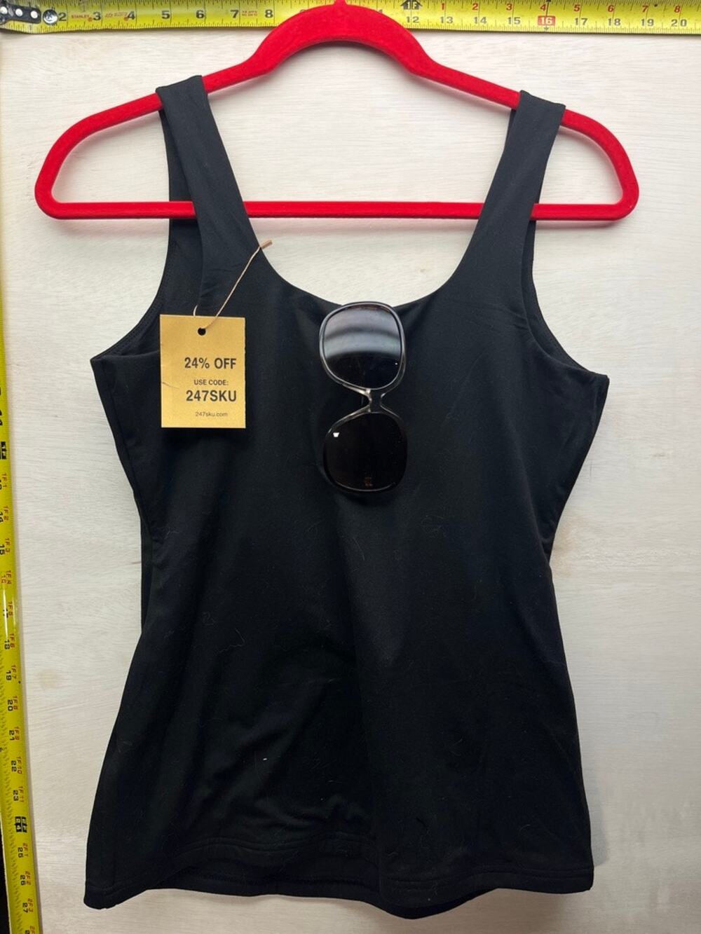 Xieerduo Womens Black Tank Top Size M With Sunglasses